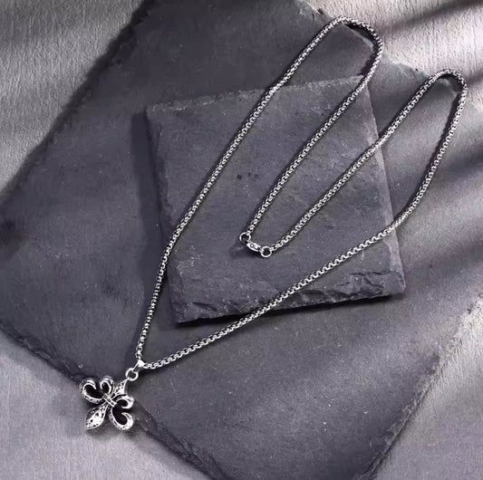 Vintage motif necklace